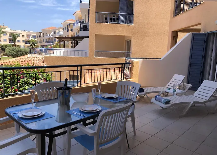 Kings Palace - Stylish 2 Bed Apartment With Sea Views