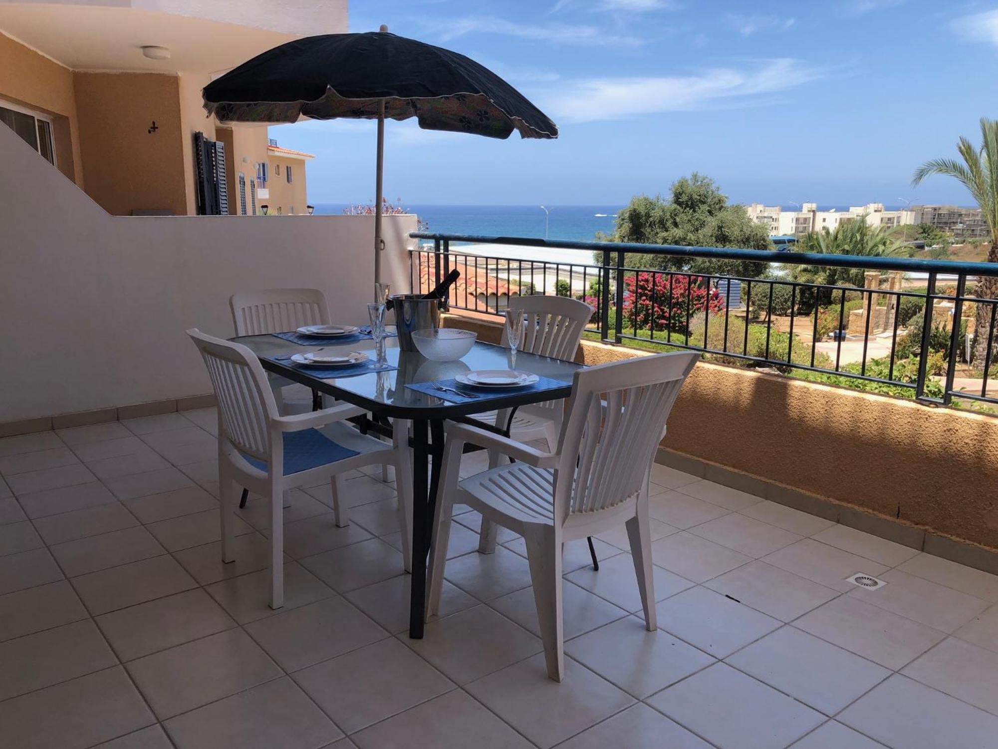 Kings Palace - Stylish 2 Bed With Sea Views Пафос